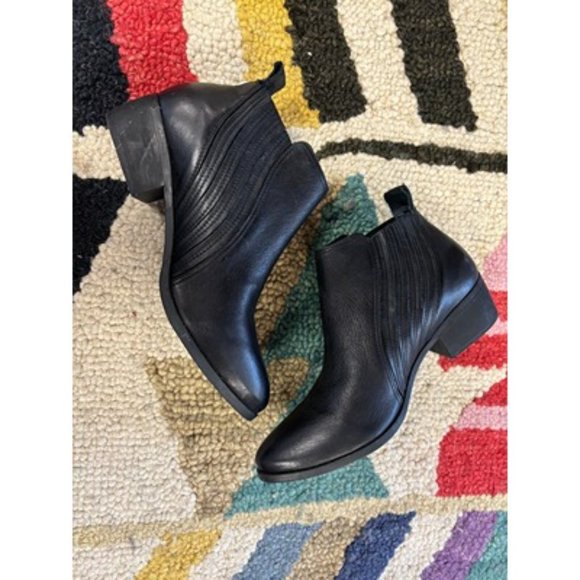 Matisse Black Leather Ankle Top Curved Block Heel Chelsea Boots Size 9M - Picture 4 of 10